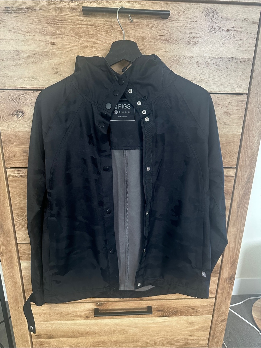 FIGS women’s raincoat. Lightweight rain slicker. Size extra small.